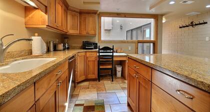 Luxury Townhouse w / oma poreallas / allas sijaitsee PC-golfkenttä