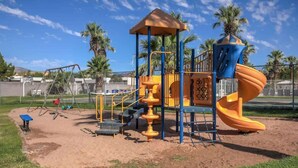 Unclassified image, 4 of 44, button - Las Palmas Resort #1406 | All-Inclusive Amenities (Saint George)