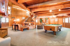 Games room - Sunny, Corner Unit. Private Kitchenette. Ski In - Walk to Town | PM4D (Breckenridge)