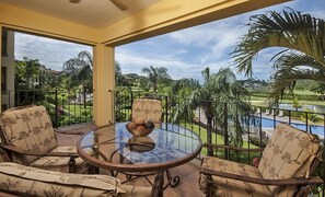 Outdoor dining - Luxury Condo, Great Sport Fishing, Beach Club & Amenities. (Herradura)