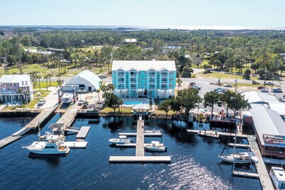 Waterfront, RIVERS EDGE CONDO 2A-BLDG 1 *PRIVATE DOCK and ASSIGNED BOAT SLIP
