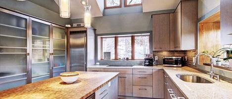 ثلاجة، ميكروويف، فرن، موقد طهي مسطح