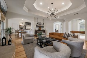 Smart-TV, videospill, DVD-spiller og bøker