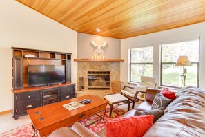 TV, fireplace, DVD player