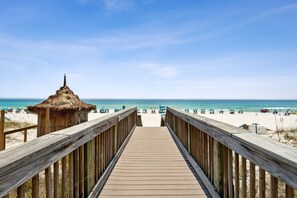 On the beach - WELL APPOINTED & ELEGANT CONDO! GULF FRONT WITH SWEEPING VIEW (Destin)