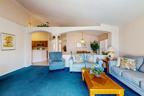 テレビ、DVD プレーヤー、書庫