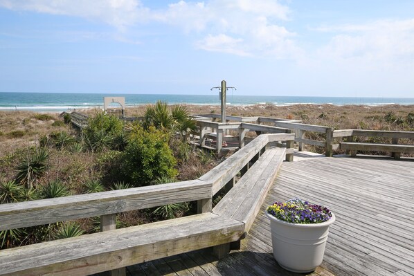 Property grounds - DR 2211–Simply elegant oceanfront condo with expansive views, pool and tennis (Wrightsville Beach)