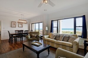 TV, DVD player - DR 2211–Simply elegant oceanfront condo with expansive views, pool and tennis (Wrightsville Beach)