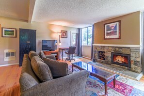 Smart TV, fireplace, DVD player