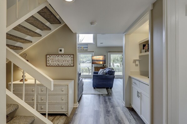 Smart TV, DVD player - 258 Stoney Creek. Lovely 3 Bedroom Townhouse in Harbour Town (Hilton Head Island)