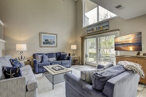 Smart TV, DVD player - 258 Stoney Creek. Lovely 3 Bedroom Townhouse in Harbour Town (Hilton Head Island)