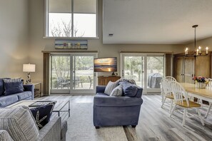 Smart TV, DVD player - 258 Stoney Creek. Lovely 3 Bedroom Townhouse in Harbour Town (Hilton Head Island)