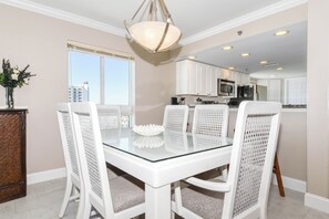 Dining - Updated & beachfront w/ balcony for stunning views! 🌅 (Destin)