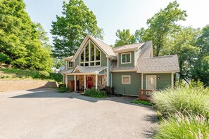 Exterior - Signature Lakefront w/ Dock & Pool Table (OAKLAND)