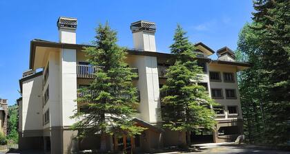 Beaver Creek Village Ski-In/Ski-Out Condo in Great Location, Secluded Hot Tub