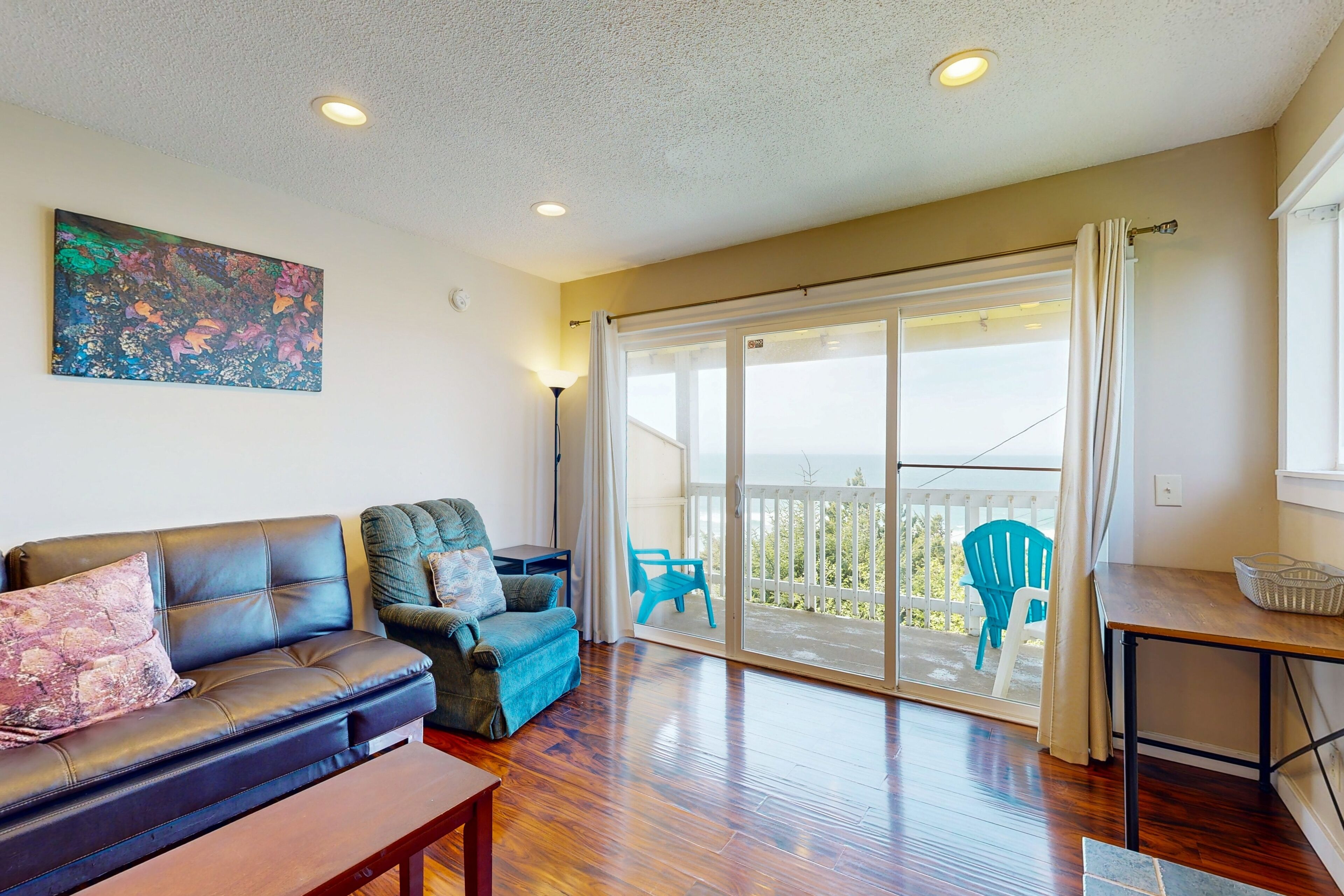 Dog-Friendly Condo with Ocean View & Beach Access - Perfect for Family Fun