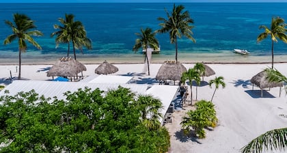 Hundefreundlich, Duplex direkt am Meer mit eigenem Zugang zum Strand und Dock!
