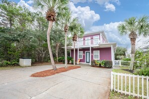 Exterior - Pet Friendly Escape–Heated Private Pool, Near the Beach & Golf Cart Available (Santa Rosa Beach)