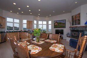 Interior - Sunset Vista - Footsteps to the Beach & Pier! (Trinidad)