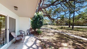 Terrace/patio - Atlantic Breeze #2 2 bedrooms, 1 bathroom (Jekyll Island)