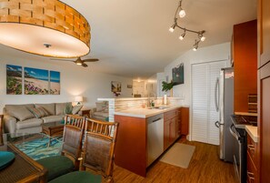 Kylskåp, mikrovågsugn, ugn och spishäll