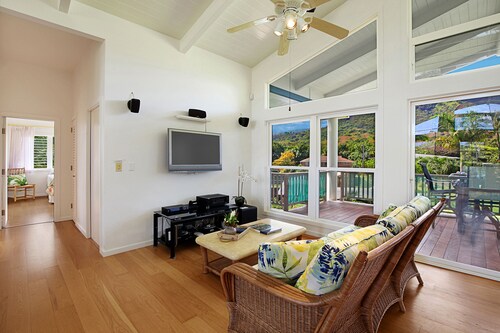 Haena Sunrise, Great Mountain & Waterfall Views,  2-Minute Walk to Beach