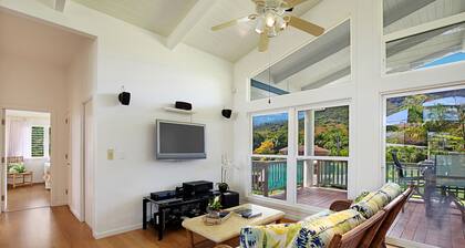 Upeat näkymät vuorille ja vesiputouksille, alle 2 minuutin kävelymatka rannalle