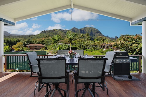 Superbes vues sur la montagne et la cascade, à moins de 2 minutes à pied de la plage