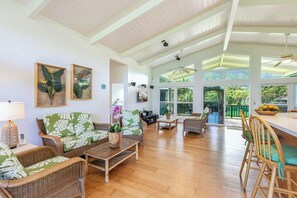 Flat-screen TV, DVD player, stereo - Haena Sunrise, Great Mountain & Waterfall Views,  2-Minute Walk to Beach (Haena)