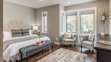 4 dormitoris, planxa i posts de planxar i un bressol de viatge