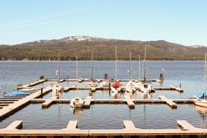Marina - Cozy cabin with 2 fireplaces & firepit - short drive to Payette Lake (McCall)