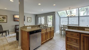 Interior - 119 Beachwalk - 5 Minute Walk to the Beach - Enjoy a Pet Friendly getaway! (Hilton Head Island)