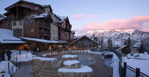 Viihtyisä huoneisto vastapäätä päähuuhteluhuoneesta ja rinteistä, uima-allas / kylpylä / harjoitusvaihtoehto