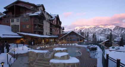 Viihtyisä huoneisto vastapäätä päähuuhteluhuoneesta ja rinteistä, uima-allas / kylpylä / harjoitusvaihtoehto