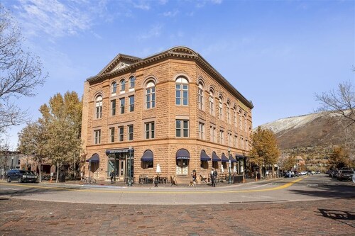 Fireplace & Chill - Perfectly Appointed Aspen Condo