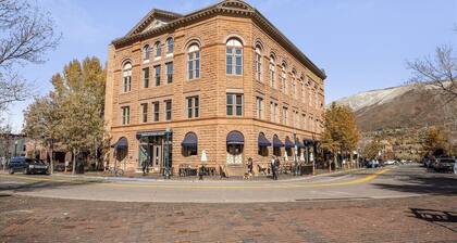 Fireplace & Chill - Perfectly Appointed Aspen Condo