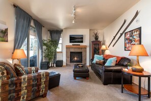 Smart TV, fireplace, DVD player