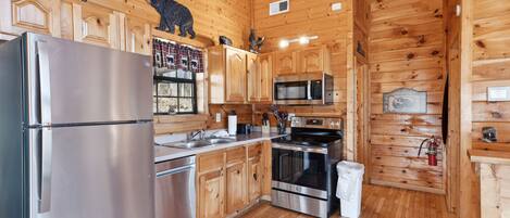 ثلاجة، ميكروويف، فرن، موقد طهي مسطح