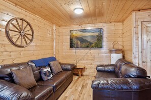 TV, fireplace, video games - A Tranquility Den: Your Peaceful Escape After Smoky Mountain Adventures (PIGEON FORGE)