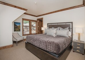 5 dormitorios, escritorio, tabla de planchar con plancha y wifi