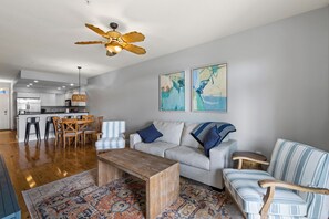 Smart TV - Waterfront, RIVERS EDGE CONDO #1B-BLDG 2 PRIVATE DOCK and ASSIGNED BOAT SLIP! (Steinhatchee)