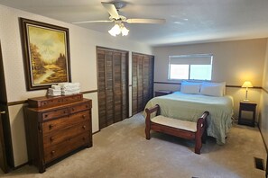 3 habitaciones, tabla de planchar con plancha, wifi y ropa de cama