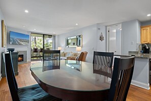 Interior - 1 bdrm ocean/garden view condo, C109 - North Coast Village (Oceanside)