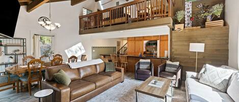 Téléviseur, foyer, lecteur de DVD, table de baby-foot