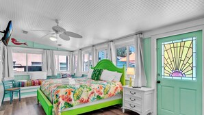 3 bedrooms, iron/ironing board, free WiFi - Marmalade Mermaid by Duncan Real Estate (Bradenton Beach)