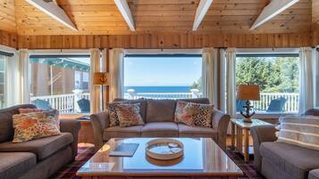 Smart-tv, een open haard en een dvd-speler