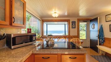 KĂŒhlschrank, Mikrowelle, Ofen, Herdplatte