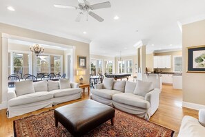 Een smart-tv en tafelvoetbal