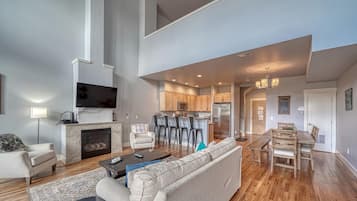 TV, fireplace, stereo