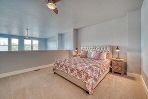 1 Schlafzimmer, Schreibtisch, Bügeleisen/Bügelbrett